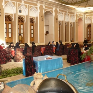 هنرستان و مرکز پیش دانشگاهی مائده
